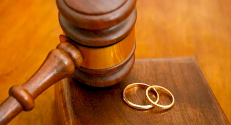 Read more about the article KARŞILIKLI AÇILAN BOŞANMA DAVALARININ BİRLEŞTİRİLMESİNİN ZORUNLU OLDUĞU- BİRİ HAKKINDA VERİLECEK KARARIN DİĞERİNİ ETKİLEYECEĞİ