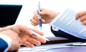 Read more about the article İşçinin Ücretine Gelen Haciz Nedeniyle İş Akdi Feshi – Geçerlilik Şartları- Geçersiz Fesih